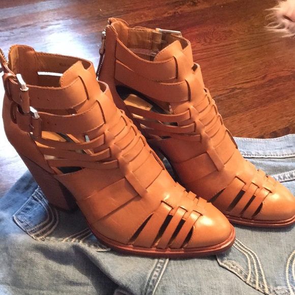 Dolce Vita Shoes - Dolce Vita wood heel shoe buckle straps zipper 7.5